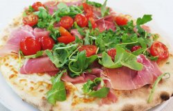 Pizza Crudo e rucola image