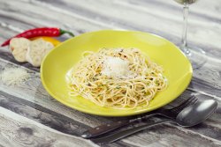 Spaghetti Aglio, Olio e Pepperoncino image