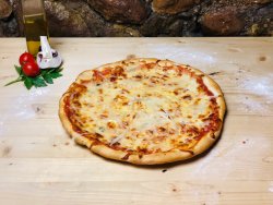 Pizza Quattro formaggi image