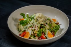 Avocado & crispy bacon salad image