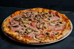 Pizza Prosciutto e Funghi image