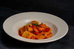 Paccheri aglio, olio with shrimps image