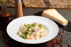 Tagliatelle pollo alfredo  image