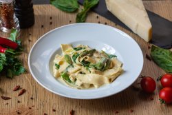 Tagliatelle con spinaci image