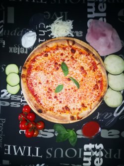 Pizza Margherita medie image