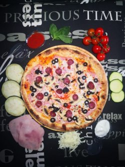 Pizza Quattro Continentti medie image