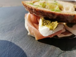 Prosciutto sandwich image