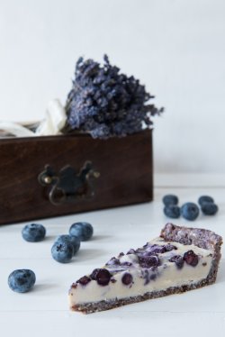 Tarta cu afine si lavanda image