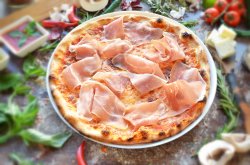 Pizza prosciutto crudo image