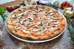 Pizza Prosciutto e funghi image