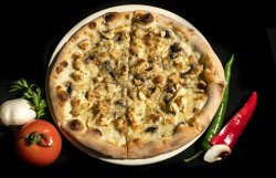 Pizza Panna e Pollo mare image