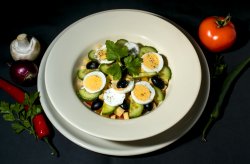 Salată grecească simplă image