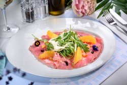 Carpaccio de ton cu salata siciliana image