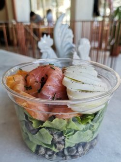 Salată de linte verde  și somon image