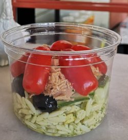 Salata cu paste orzo cu ton image