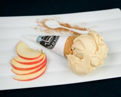 Înghețată măr copt și scorțișoară image