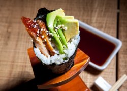 Eel and avocado temaki image