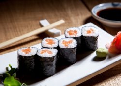 Salmon maki image