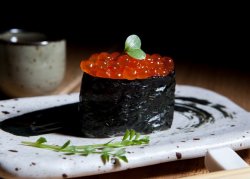 Salmon roe gunkan image