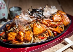 Salmon yakisoba image