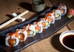 Spicy salmon-cucumber maki image