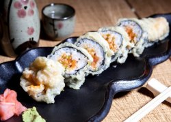 Spicy salmon tempura maki image