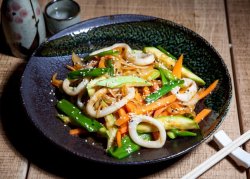 Spicy squid and vegetable image