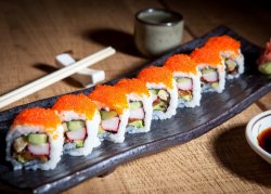 Tobiko california maki image