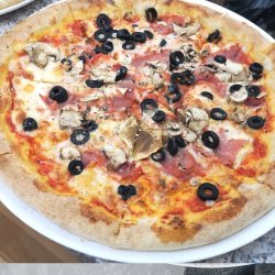 1+1 GRATUIT: Pizza Quattro Stagioni image
