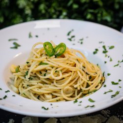 Spaghetti Aglio Olio e Peperoncino (AOP) image