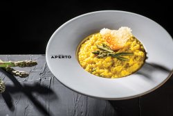 Risotto primavera cu sofran și sparanghel image