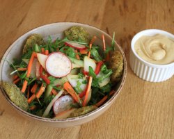 Salata falafel image