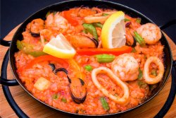 Paella cu fructe de mare  image