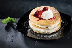 Pancakes cu vanilie și fructe de padure image