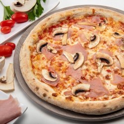 Pizza Prosciutto Funghi image