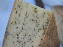 Brânza maturată cu ierburi de Provence &#8211;  270g image