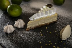 Cheesecake cu lime și bezea image