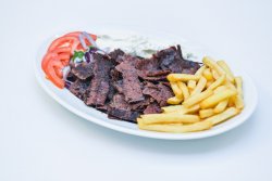 Gyros de vită și oaie la farfurie image