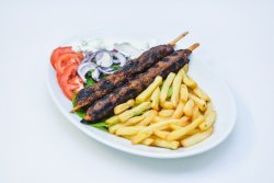 Souvlaki de vită și oaie farfurie image