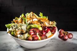 Salată gorgonzola cu pui image