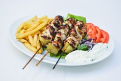 Souvlaki pui la farfurie image