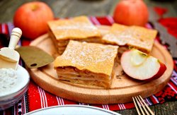 Plăcintă de casă cu mere (produs de post) image