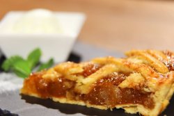 Traditional apple pie image