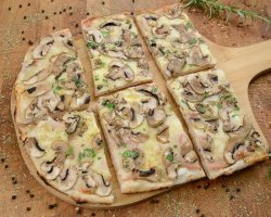 Pizza Prosciutto Cotto e Funghi image