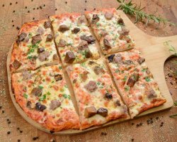 Pizza Salsiccia e Funghi image