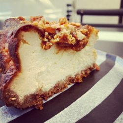 Cheesecake cu caramel și alune image