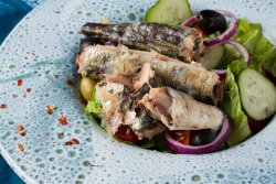 Salată cu sardine image