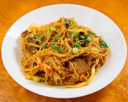 Bún xào thịt bò / Noodles cu carne de vită image