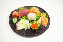 Sashimi mix image