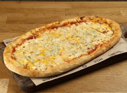 Pizza Tanti Formaggi image